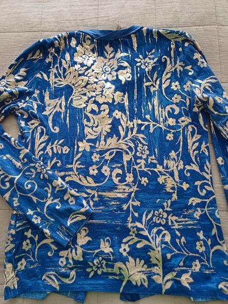 Luxusný svetrík blumarine č.s, s