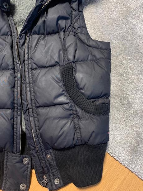 Dvakrát nosená vesta zn. tommy hilfiger veľk.xs, tommy hilfiger,s