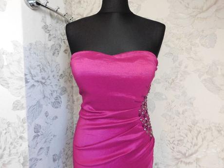 Velmi pekne stretch mini saty na slavnost, 36