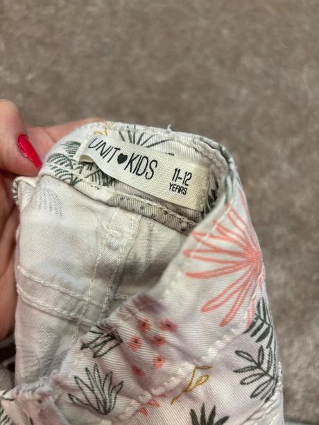 Biele nohavice s obrazkami, 146