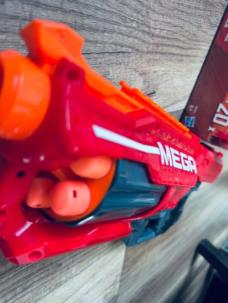 Nerf mega cycloneshock - s nábojmi a okuliarmi,