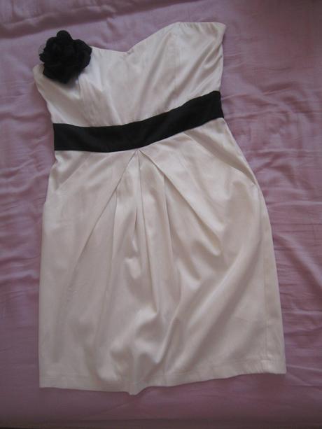 Bielo-čierne šaty, s