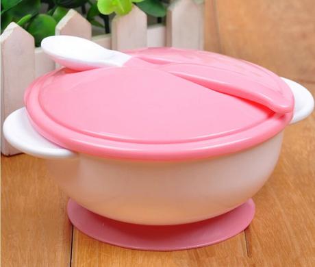 Miska s uzaverom a lyzickou, 