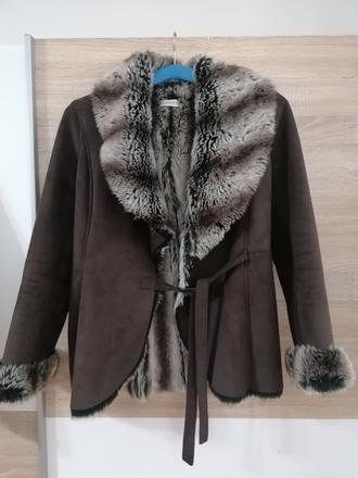 Dámsky krásny kabátik z umelej kožušiny, s