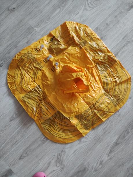 Nafukovací sedací kruh s opierkou do vody,