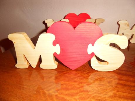 Drevené iniciály so srdiečkom,