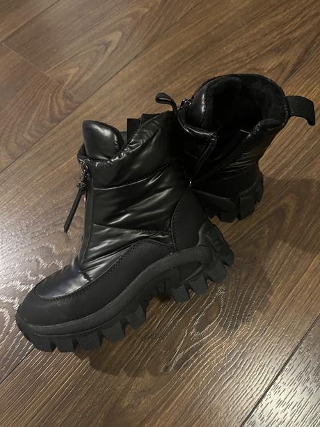 Reserved snehule, reserved,28