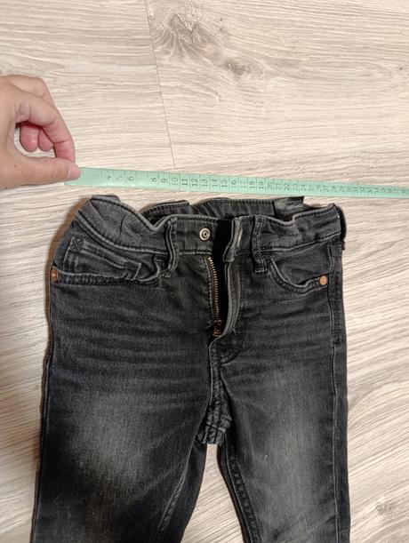 Chlapčenské štýlové čierne rifle, 104