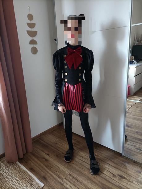 Gotický kostým 10-12 r., 