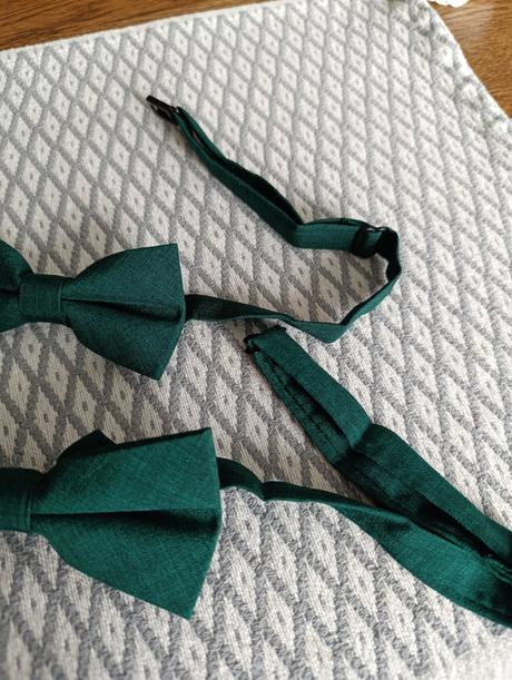 Set otec a syn motýliky v emeraldovej farbe, 