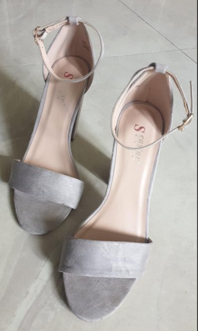 Topánky na opätku, 39