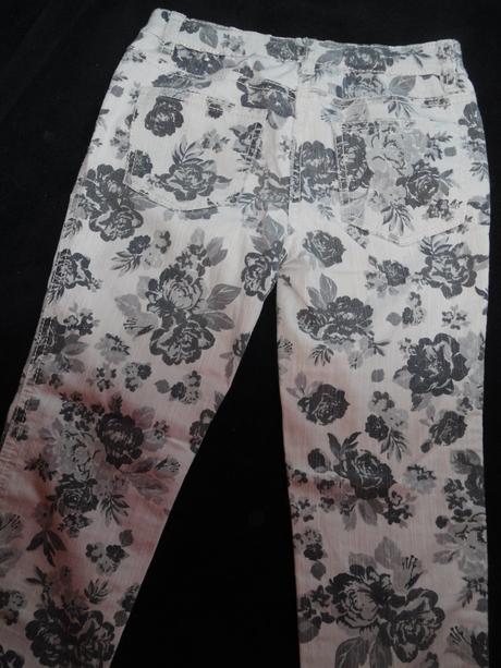 Kvetinkové riflíky, c&a,134