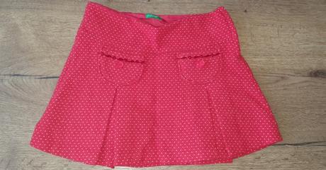 Červená sukňa, 128