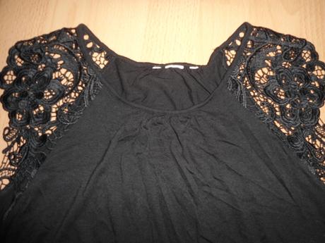 Cierny top s cipkou, m