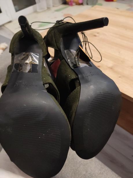 Sandále na opätku, primark,37