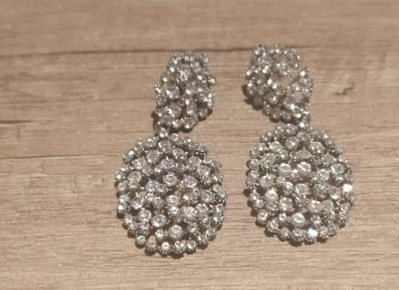 Štrasove náušnice,