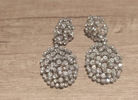 Štrasove náušnice, 