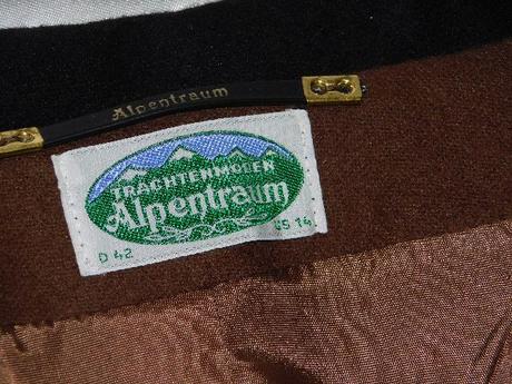 Luxusny vlneny kroj, 40