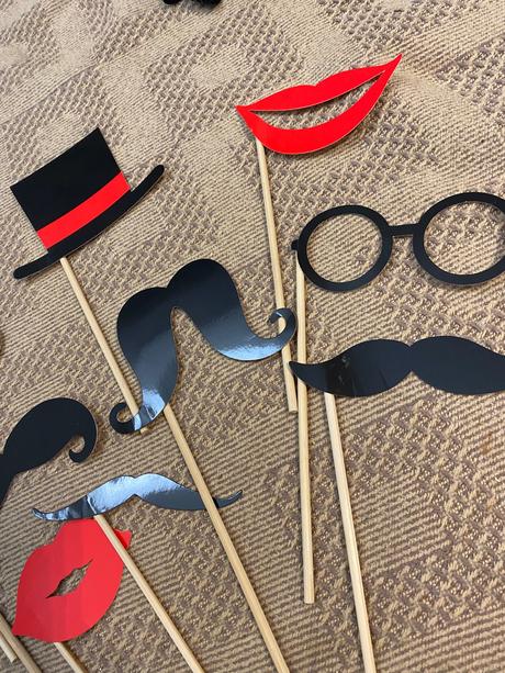 Fotorekvizity rozlúčka so slobodou ženích nevesta,