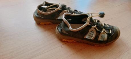 Športové sandále, 28