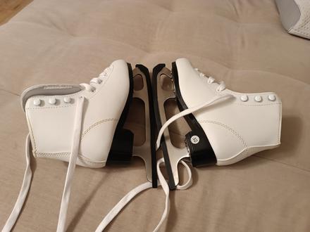 Dievčenské korčule na ľad, 32