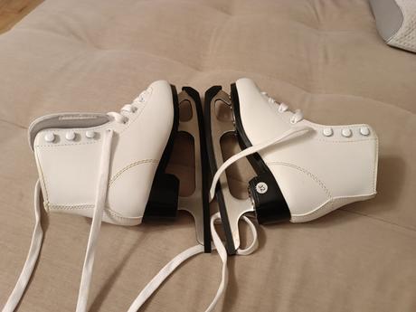 Dievčenské korčule na ľad, 32