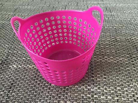 Plastový košík maly - priemer cca 10,5 cm, 