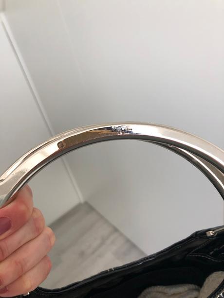 Velka lakovana kabelka, 