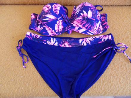 Pekné dvojdielne dámske plavky, 52