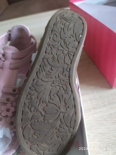 Sandálky v top stave, vel.26, cupcake,26