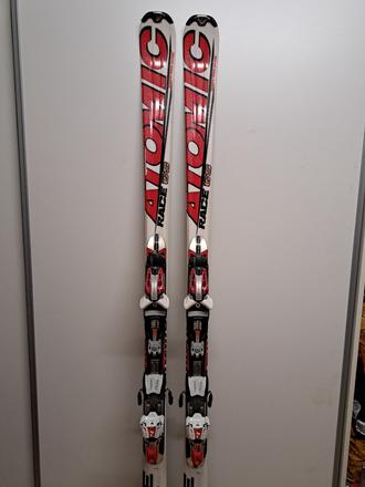 Predám lyže atomic race 170 cm + palice zadarmo, atomic,170-180 cm