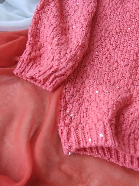 Lososový pulóver so zlatým vrkočom, l