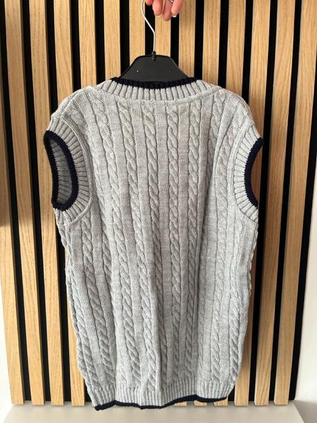 Sivá chlapčenská vesta, 146