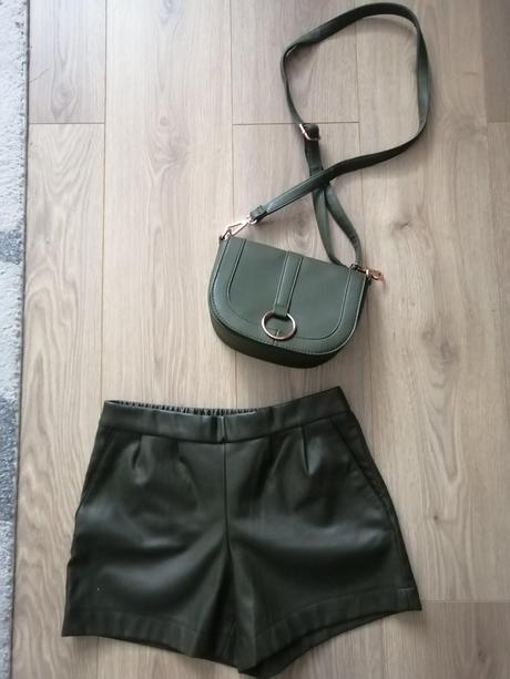 Kožené kraťasy + kabelka, takko,s
