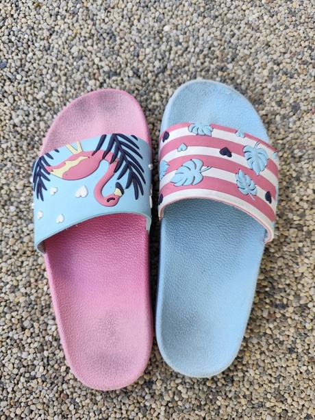 Dedoles šľapky, 33