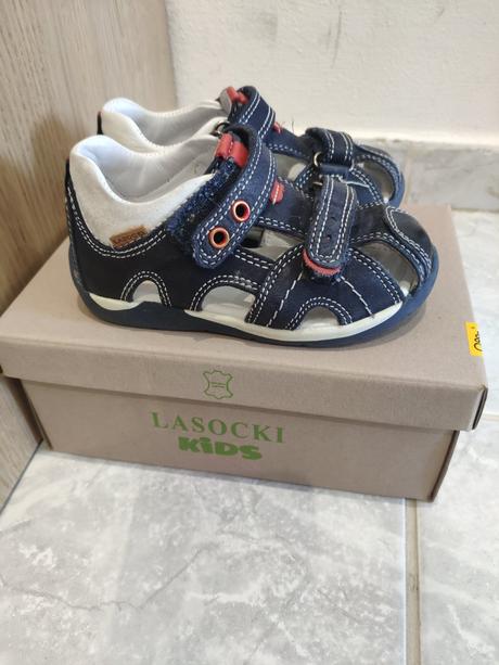 Sandálky, lasocki,21