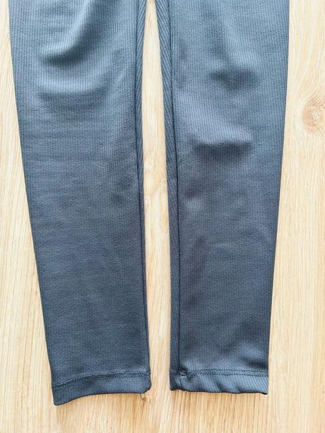 Štýlové vrúbkované legíny, s