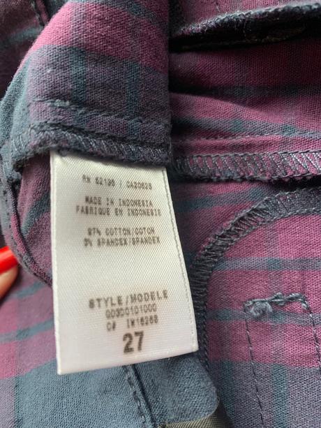 Kraťasy guess, guess,26