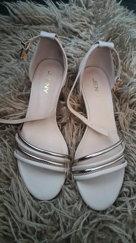 Sandálky s podpätkom telové, 37