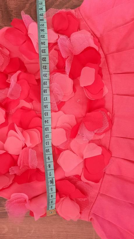 Šaty s kvietkami, 122