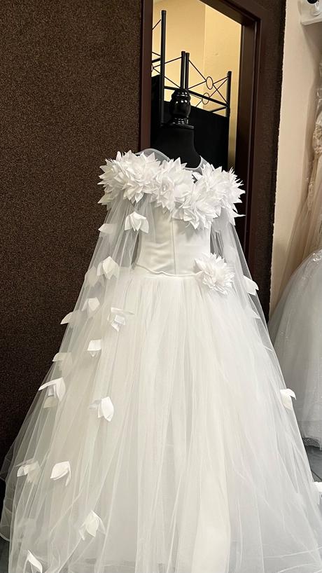 Šaty na prijimanie, 134 / 140