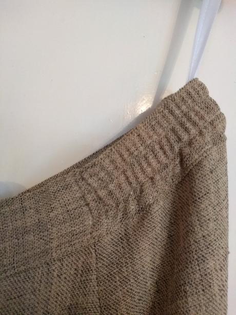 Sukňový kostým, 54