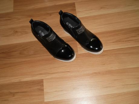 Čierne topánky, 37