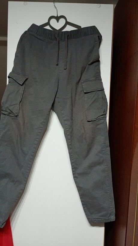Panske cargo nohavice l, bershka,l