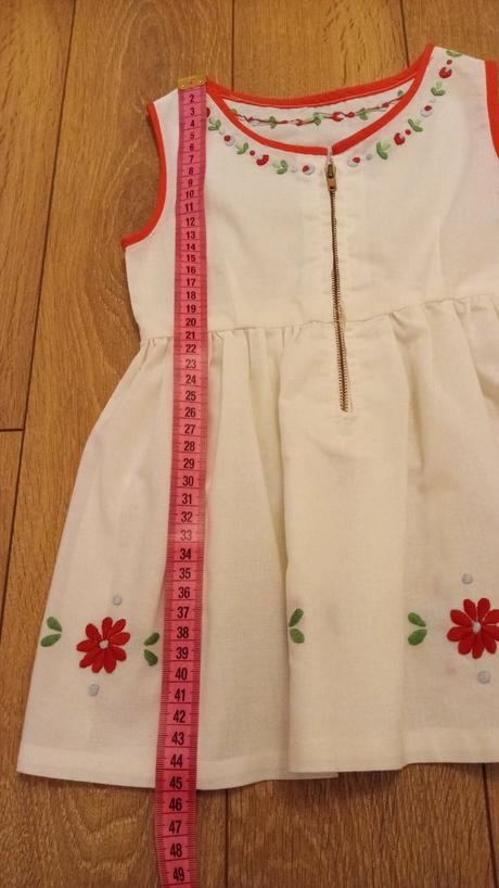 Predám vyšívané dievčenské šaty na 2 roky, 98