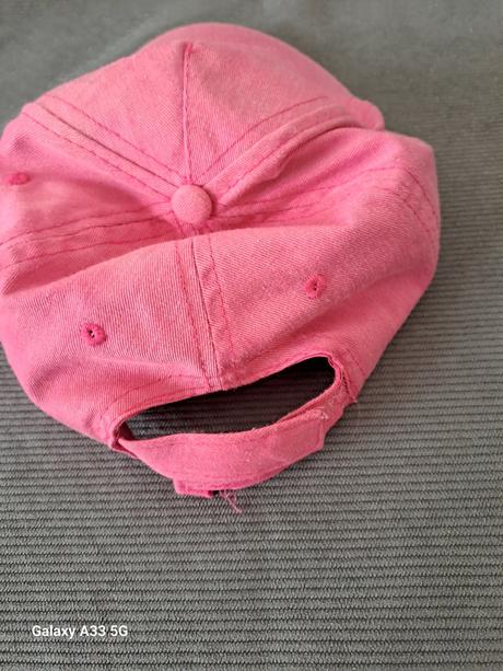 Dievčenská šiltovka, 122