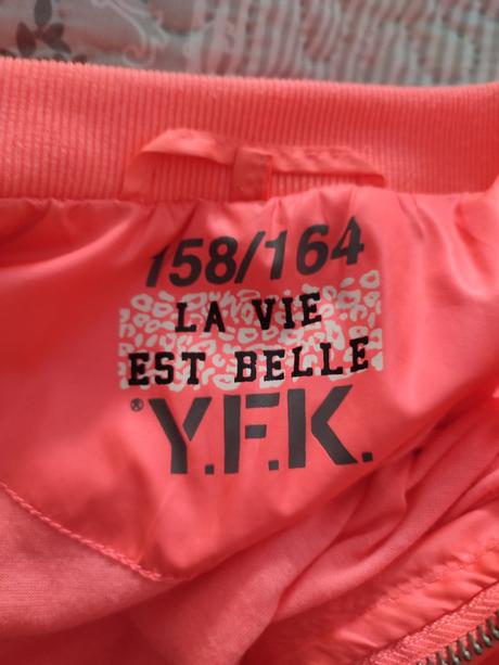 Neónova vetrovka, 158