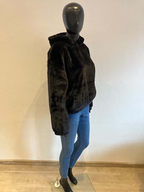 Dievčenská huňatá mikina s kapucňou čierna (170), 170