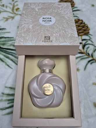 Parfem rose noir, 