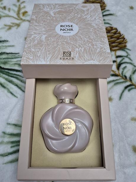 Parfem rose noir,